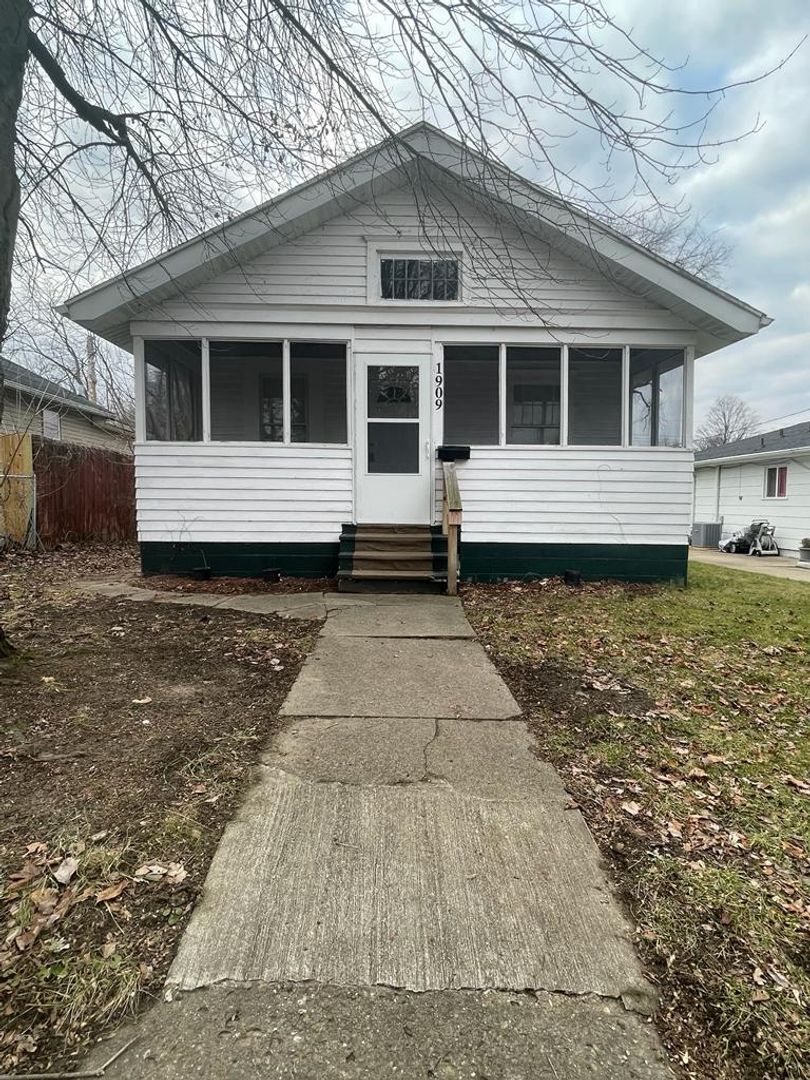 South Bend House: 1909 South Brookfield Street