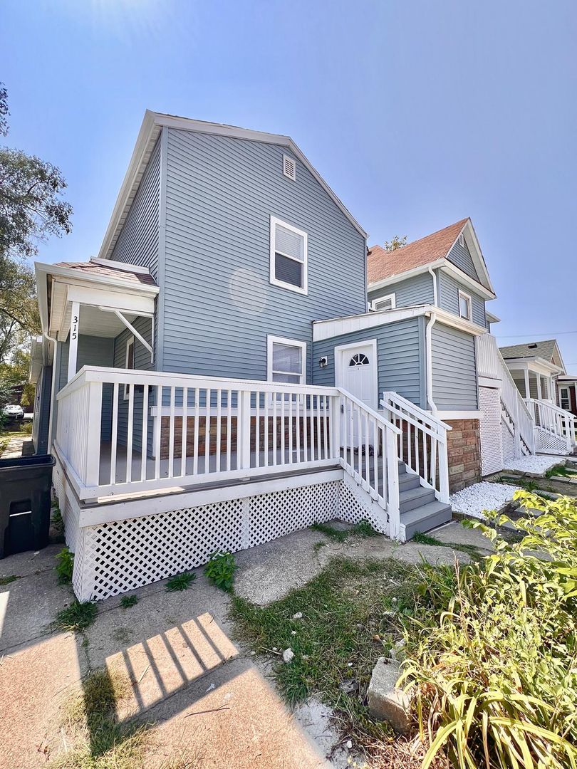 Mishawaka Apartment: 315/319 w 3rd St