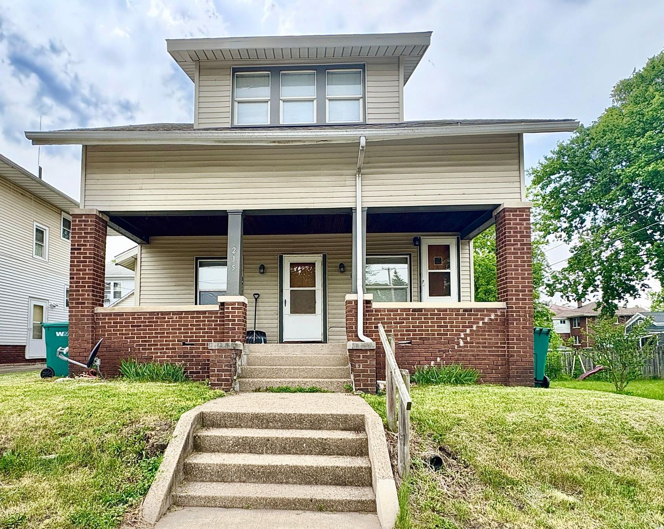 Mishawaka Apartment: 215 Pine St.