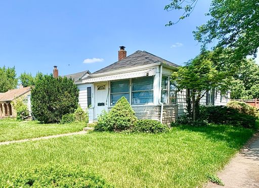 626 Gladstone – photo 1