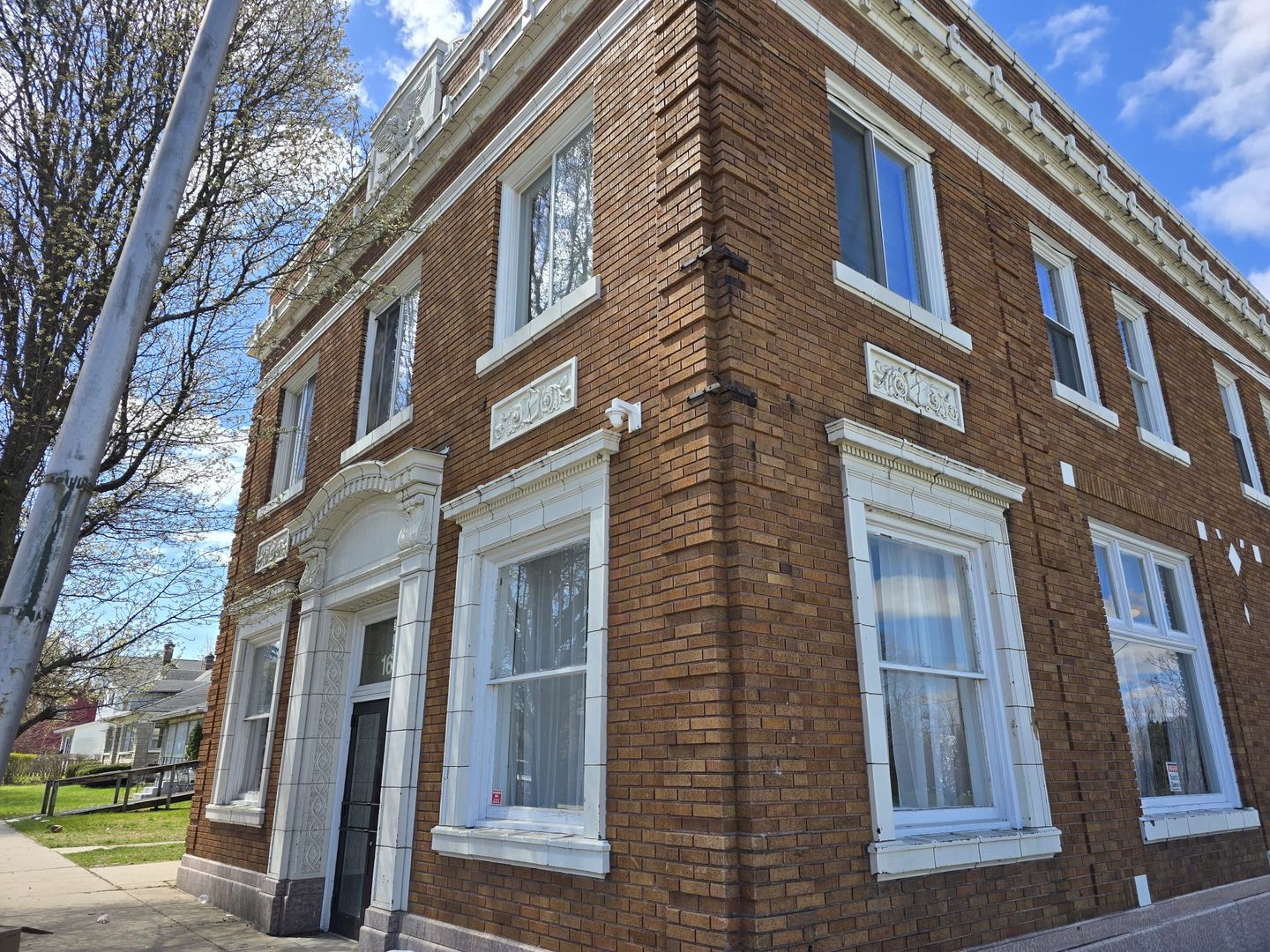 South Bend Apartment: 1601 Kemble Ave