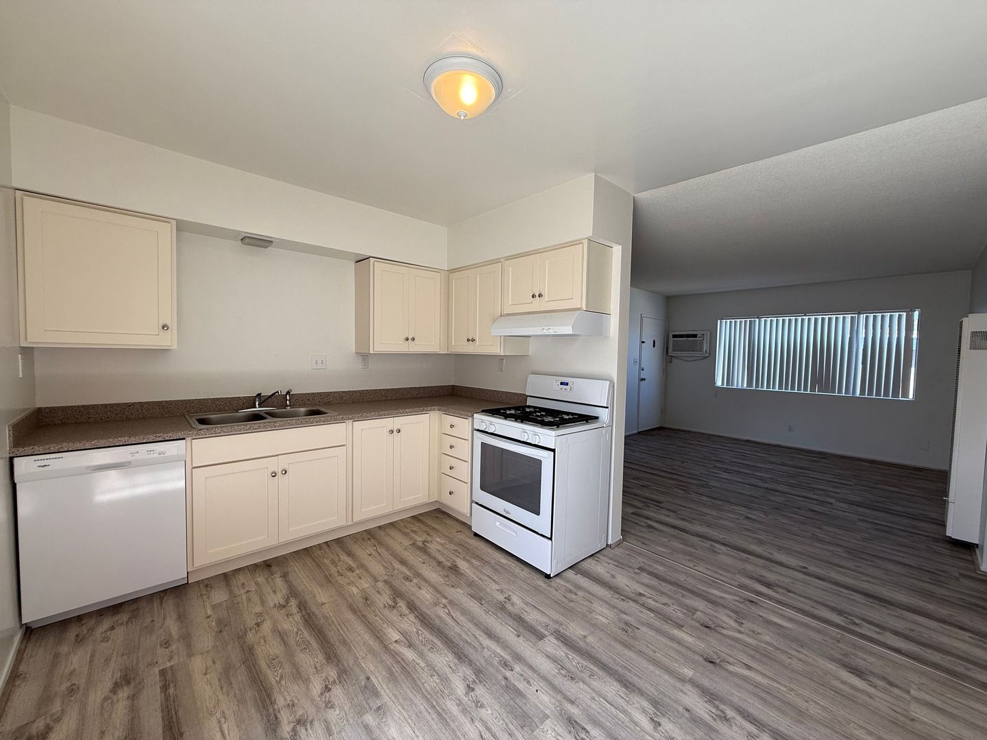 Los Angeles Apartment: 3916-18 York Blvd.