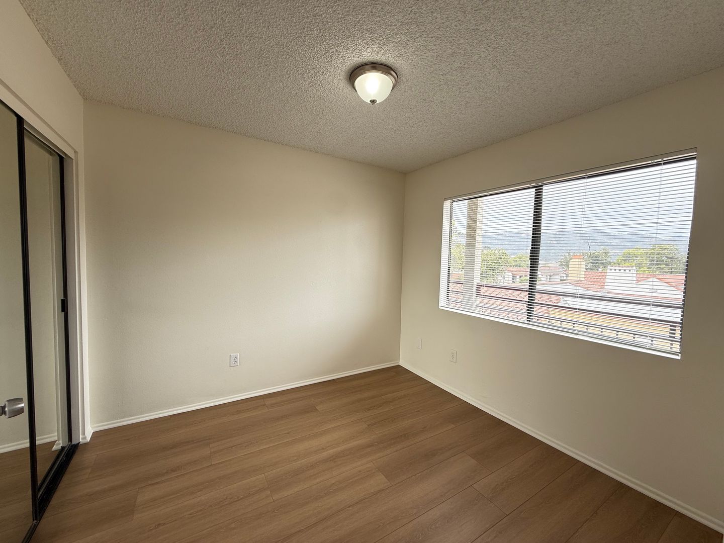 Glendale Apartment: 541 Ivy Street