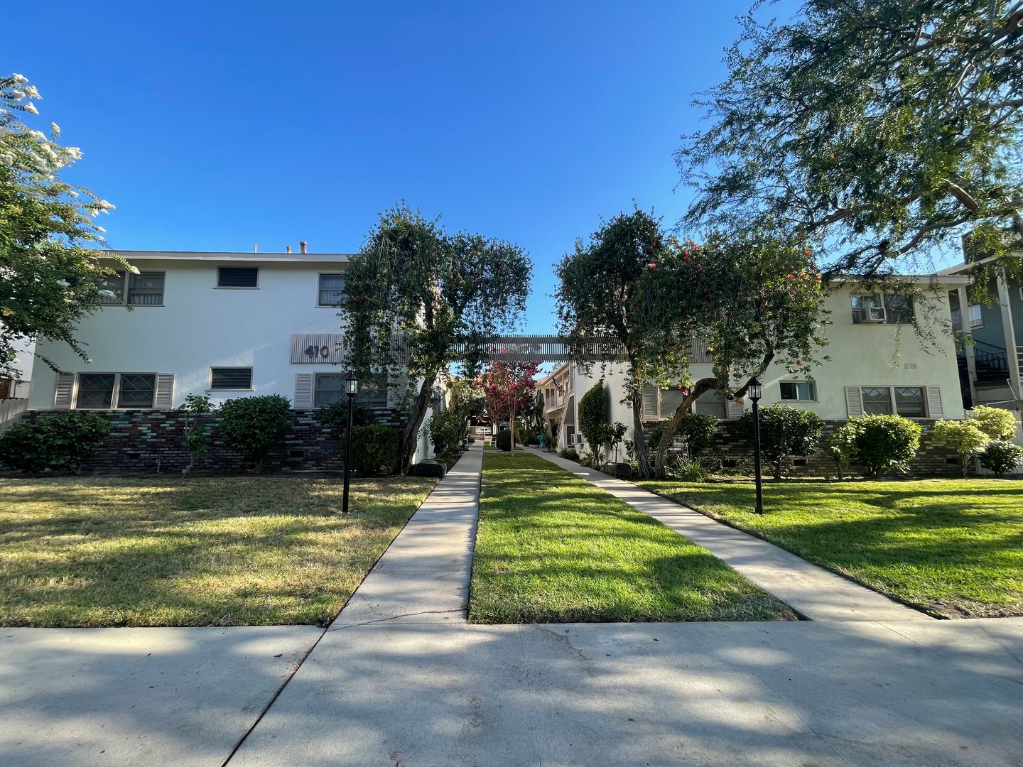 Glendale Apartment: 406-410 East Dryden Street