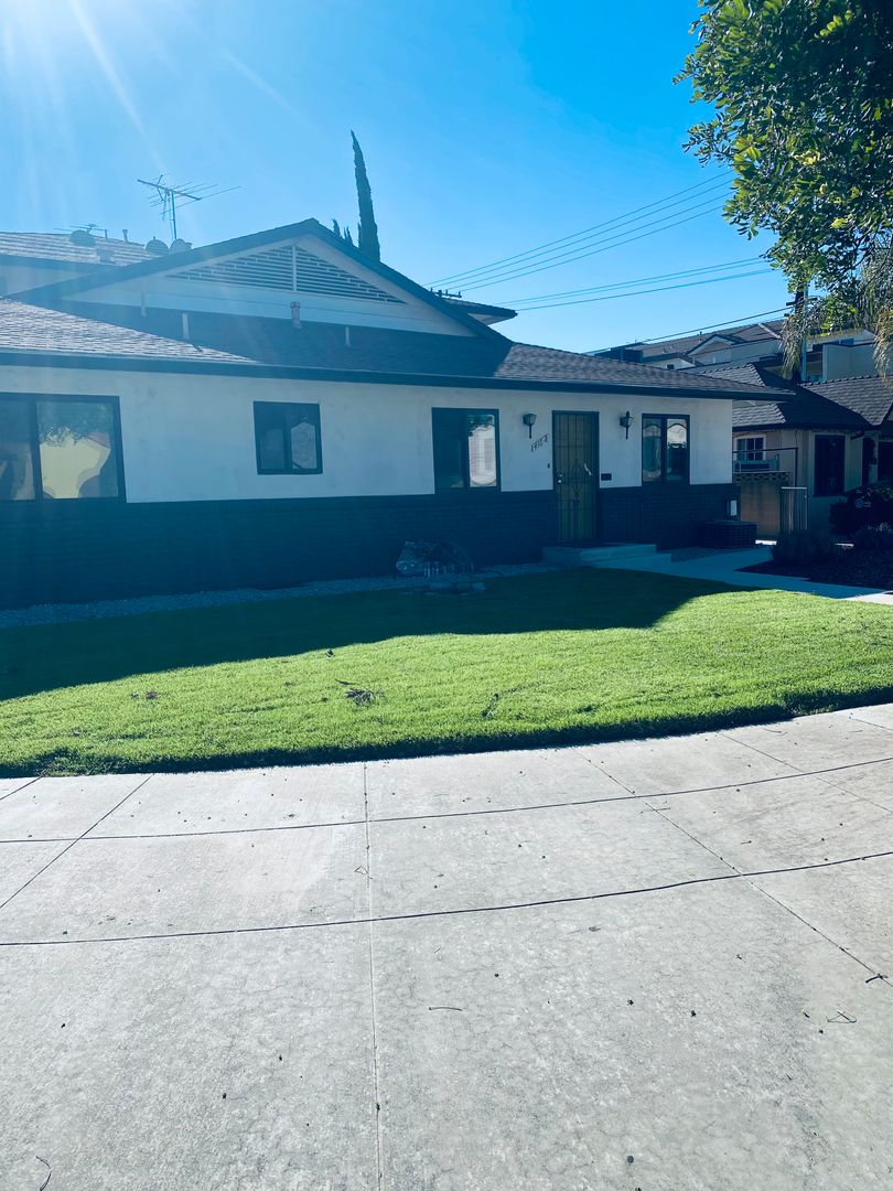 Glendale Apartment: 416 Cameron Place