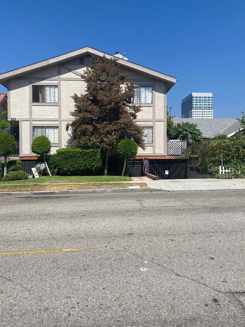 Glendale Apartment: 353 W. Lexington Dr