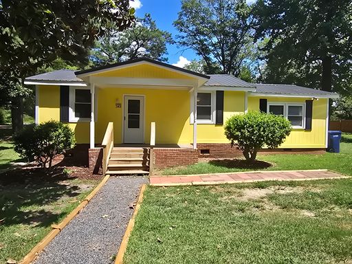 Newly Renovated 3 Bedroom, 2 Bath Home in the Heart of Sanford- Minutes from Sanford! – photo 1