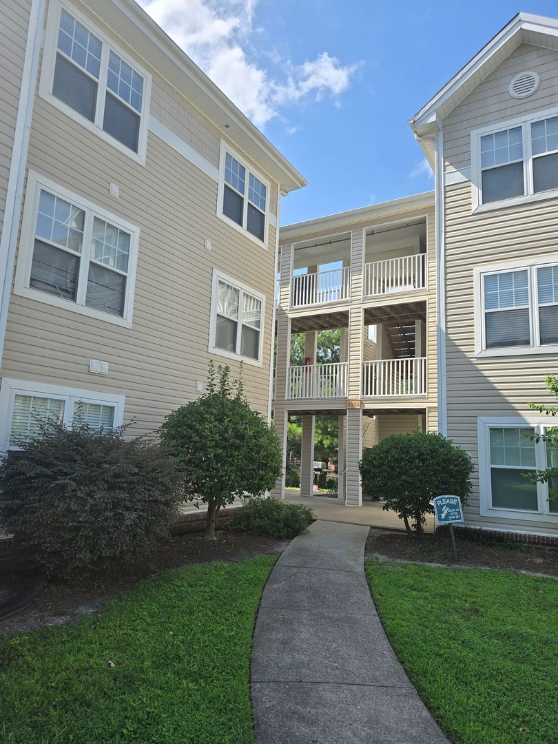 Fayetteville House: 3324 Harbour Pointe Place, 15