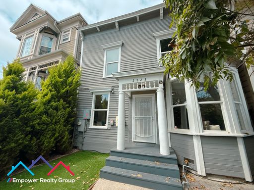 4 bed 3 bath Single-family Victorian Home in West Oakland – photo 1