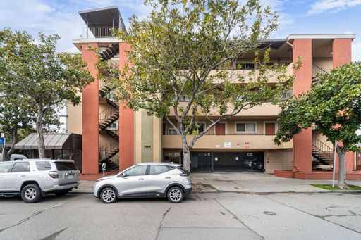 2 Bedroom 1 Bath Updated Apartment in Berkeley Gourmet Ghetto – photo 1