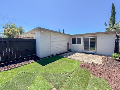 Two Bed 1 Bath Duplex in Livermore Close To Downtown