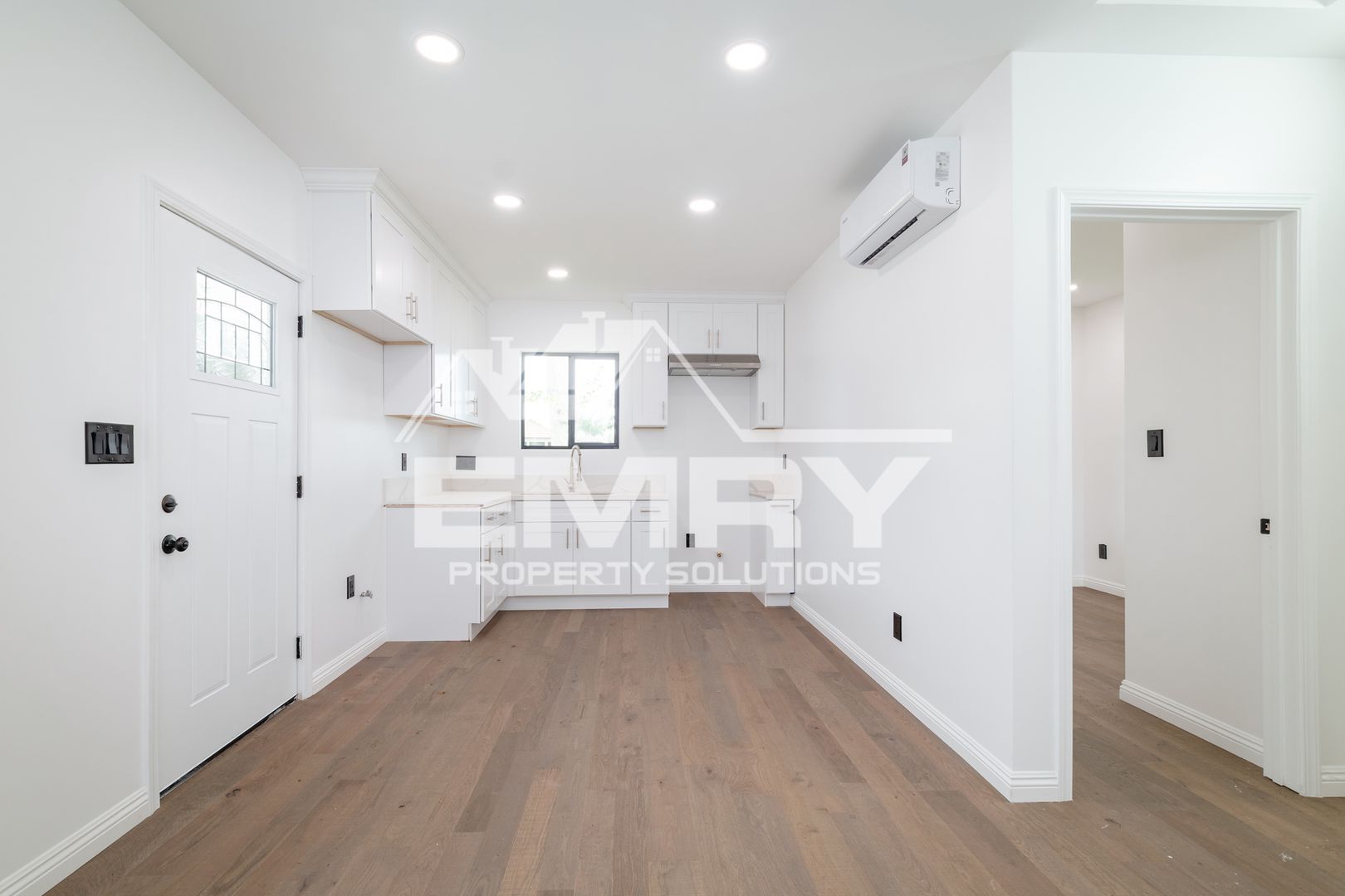 Downey Apartment: 9135 Arrington Ave
