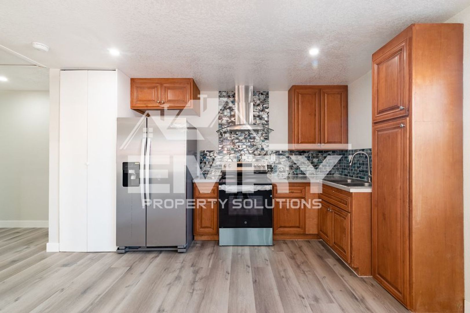 Lynwood Apartment: 3652 Platt Ave