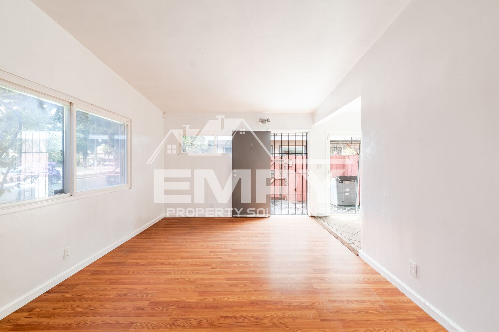 Inglewood, CA 90303 Apartment: 10530 Crenshaw Blvd Inglewood, CA 90303