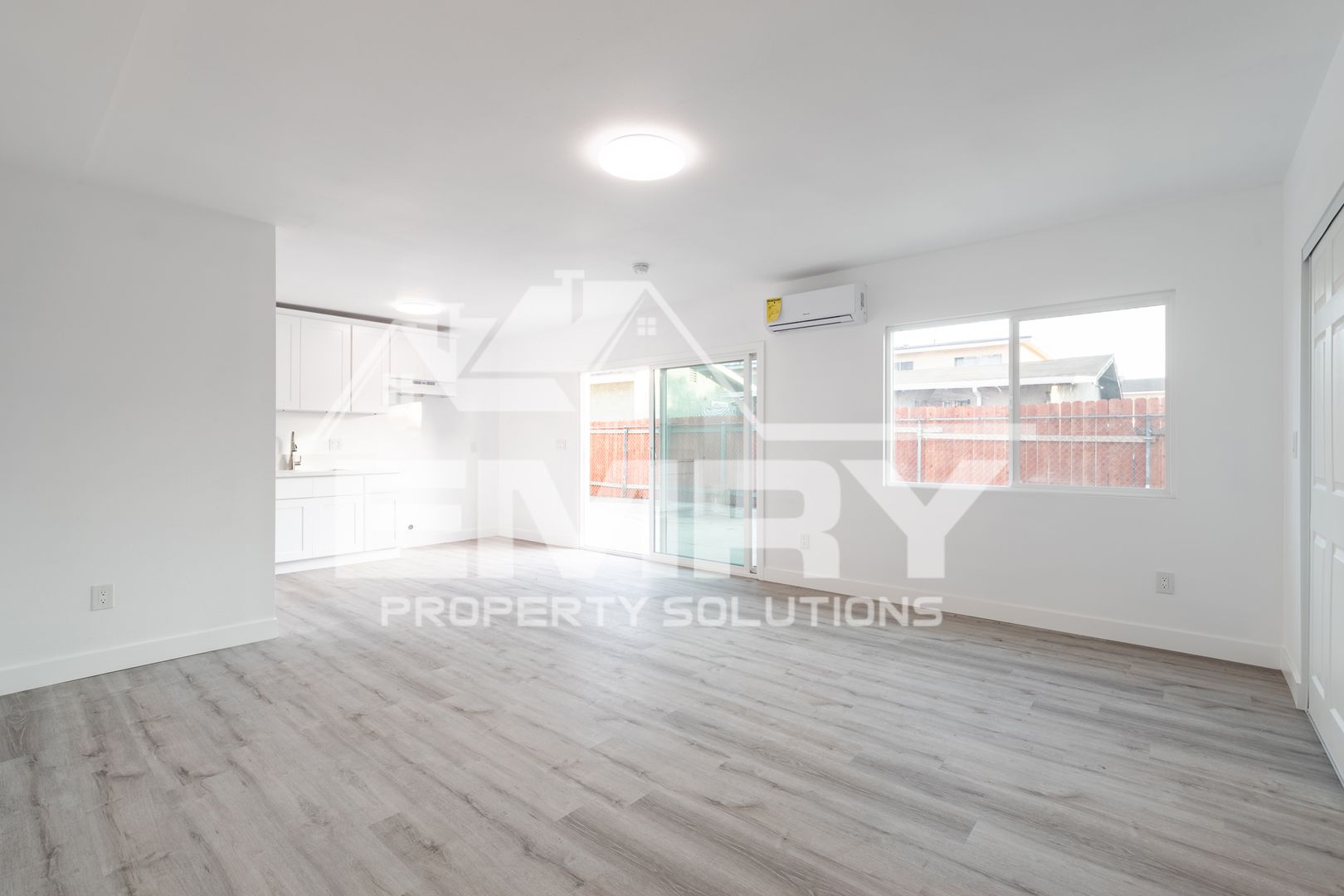 Bell Apartment: 6221 Fishburn Ave