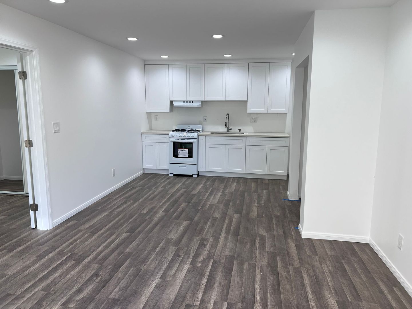 Long Beach Apartment: 2458 Chestnut Ave Long Beach