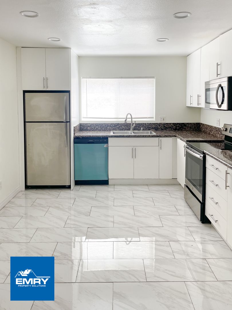 San Diego Apartment: 5040 A St #7