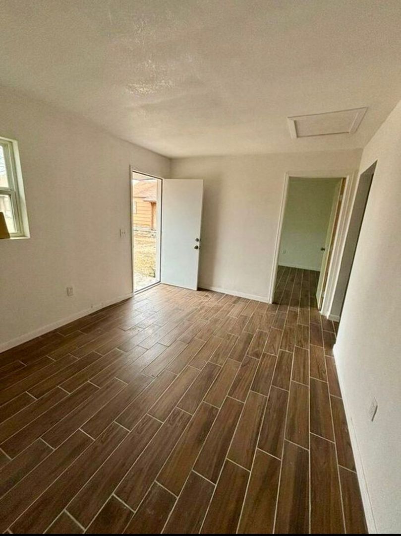 Lubbock Apartment: 312 E 34th St