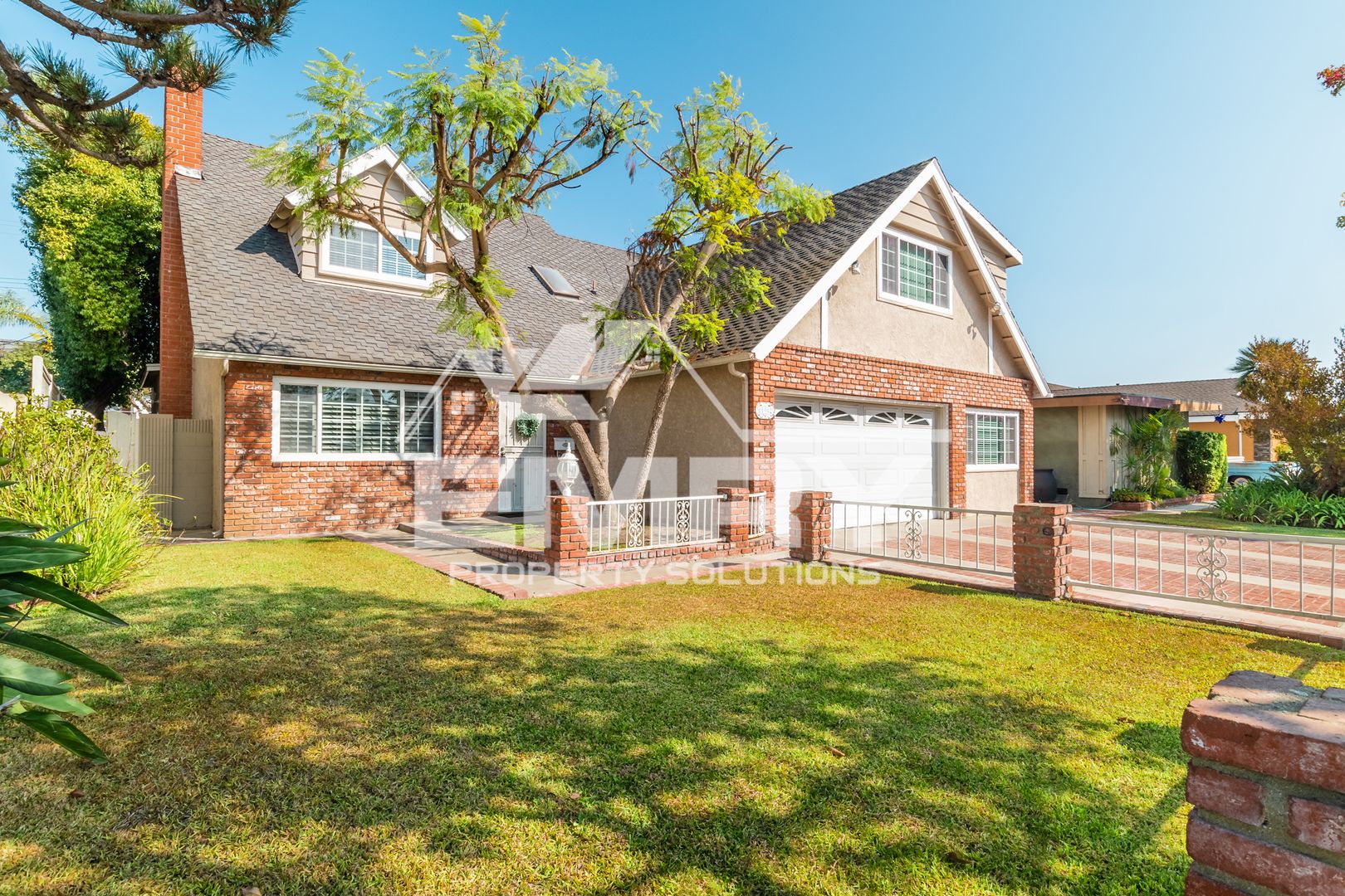 Los Alamitos House: 11902 Pine St
