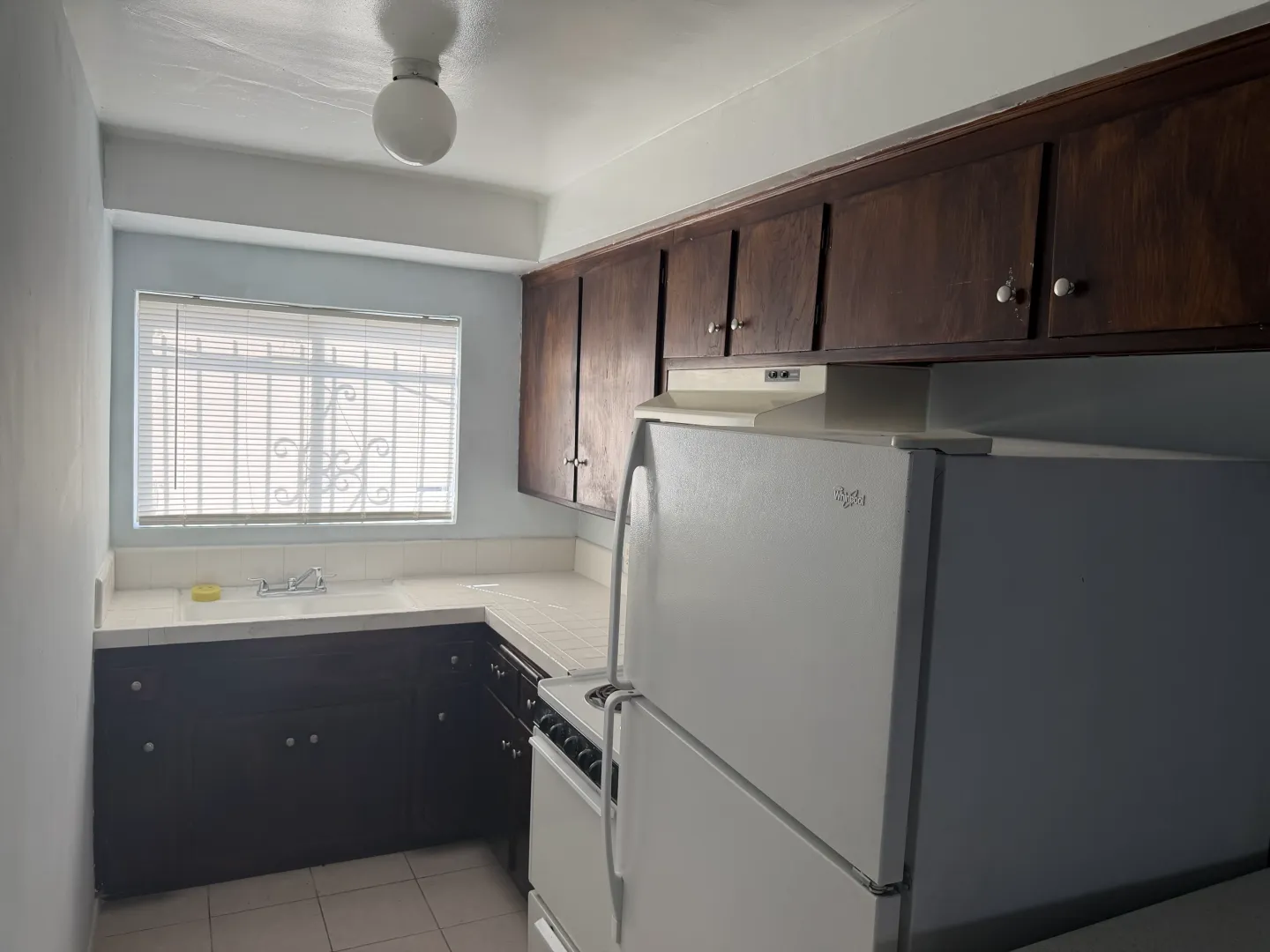 Los Angeles, CA 90022 Apartment: 5724 Via San Delarro St.