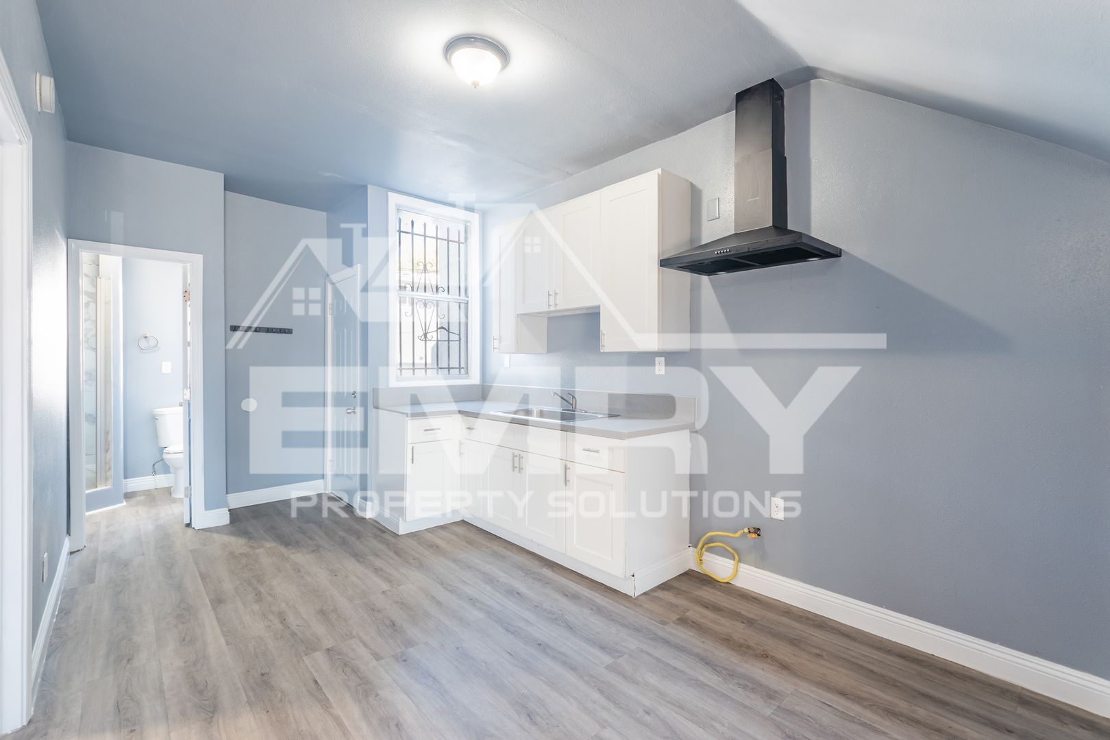 Los Angeles Apartment: 4302 S. Hoover St