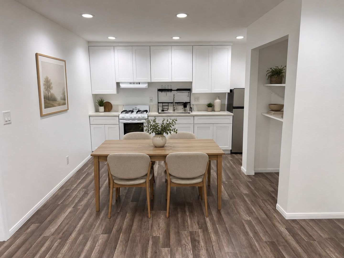 Long Beach Apartment: 2458 Chestnut Ave Long Beach