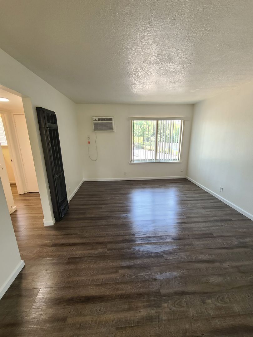 Rancho Cordova Apartment: 10442 Coloma Rd.