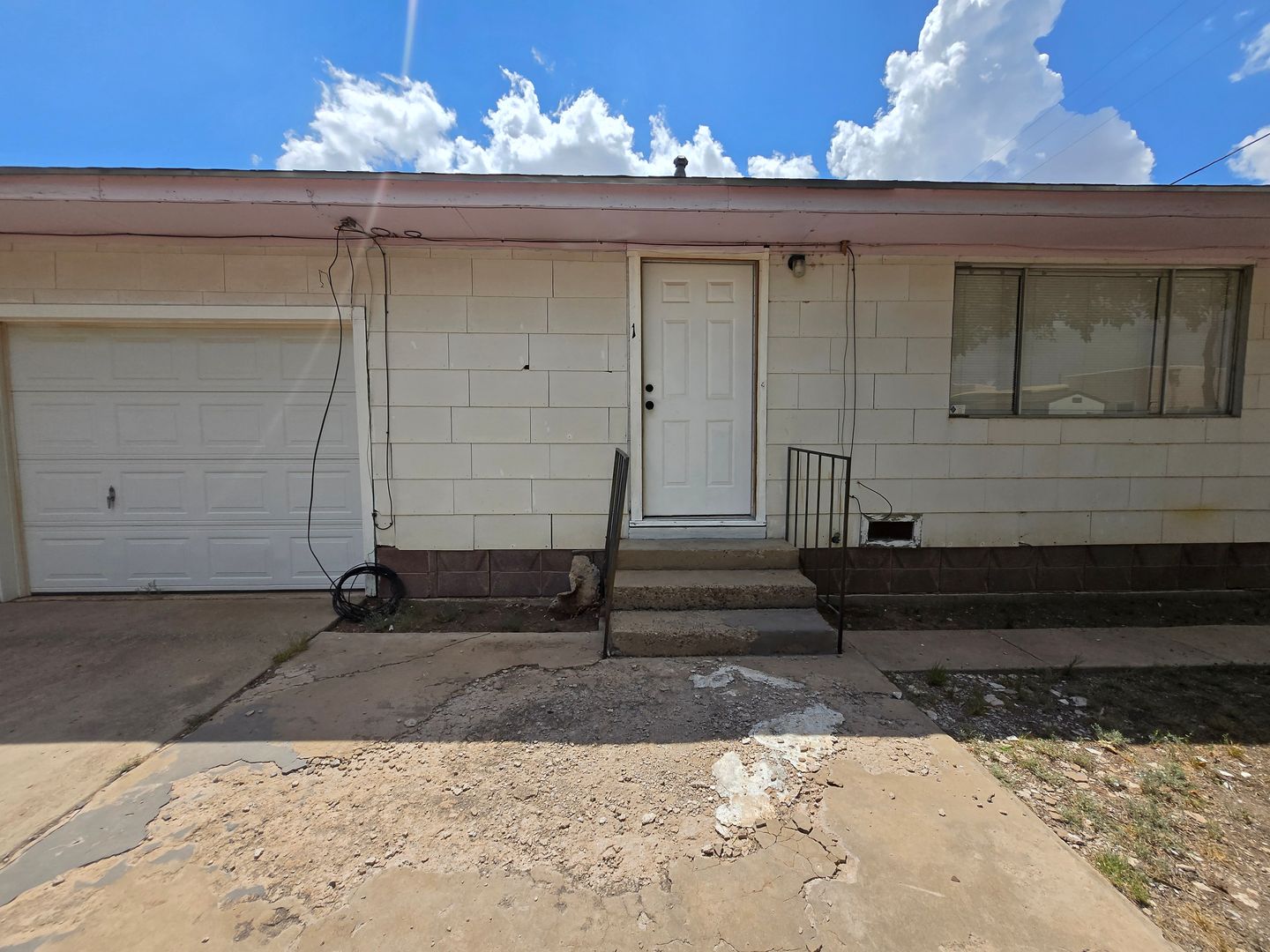 Roswell House: 1 1/2-A La Paloma Lane (103)