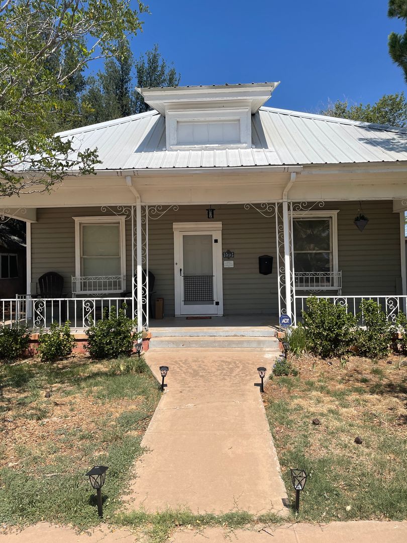 103 S Missouri (231) 2 of 12