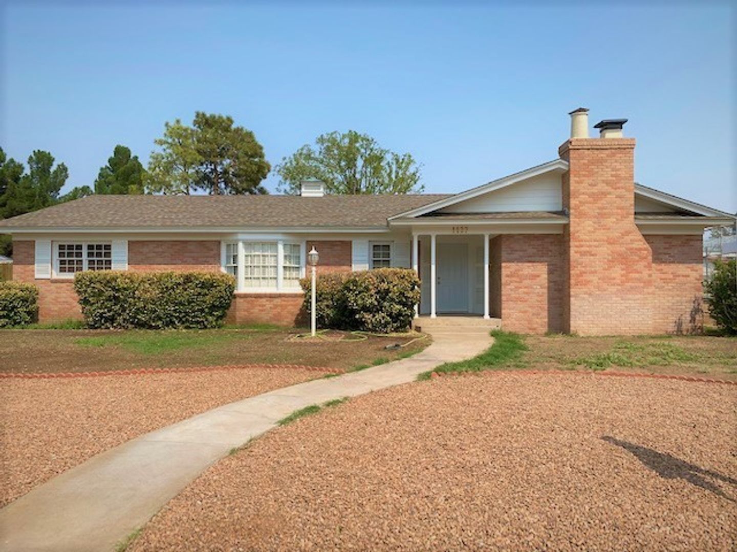 Artesia House: 1107 S Yates St