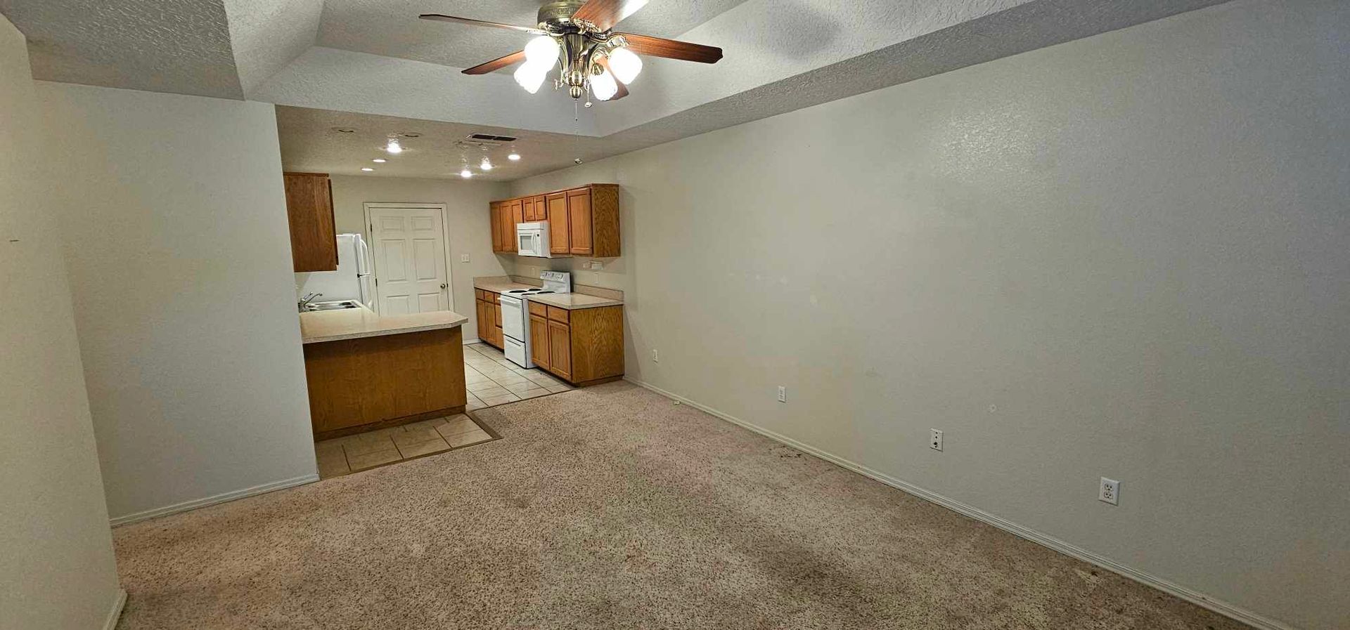 Portales Apartment: 522 S Abilene Ave