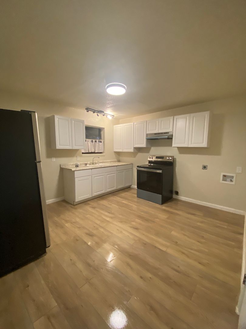 Artesia Apartment: Roselawn