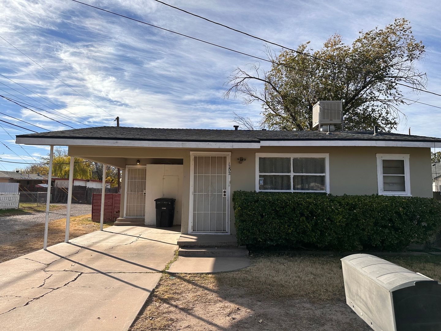 Roswell House: 1202 S Missouri   (565)