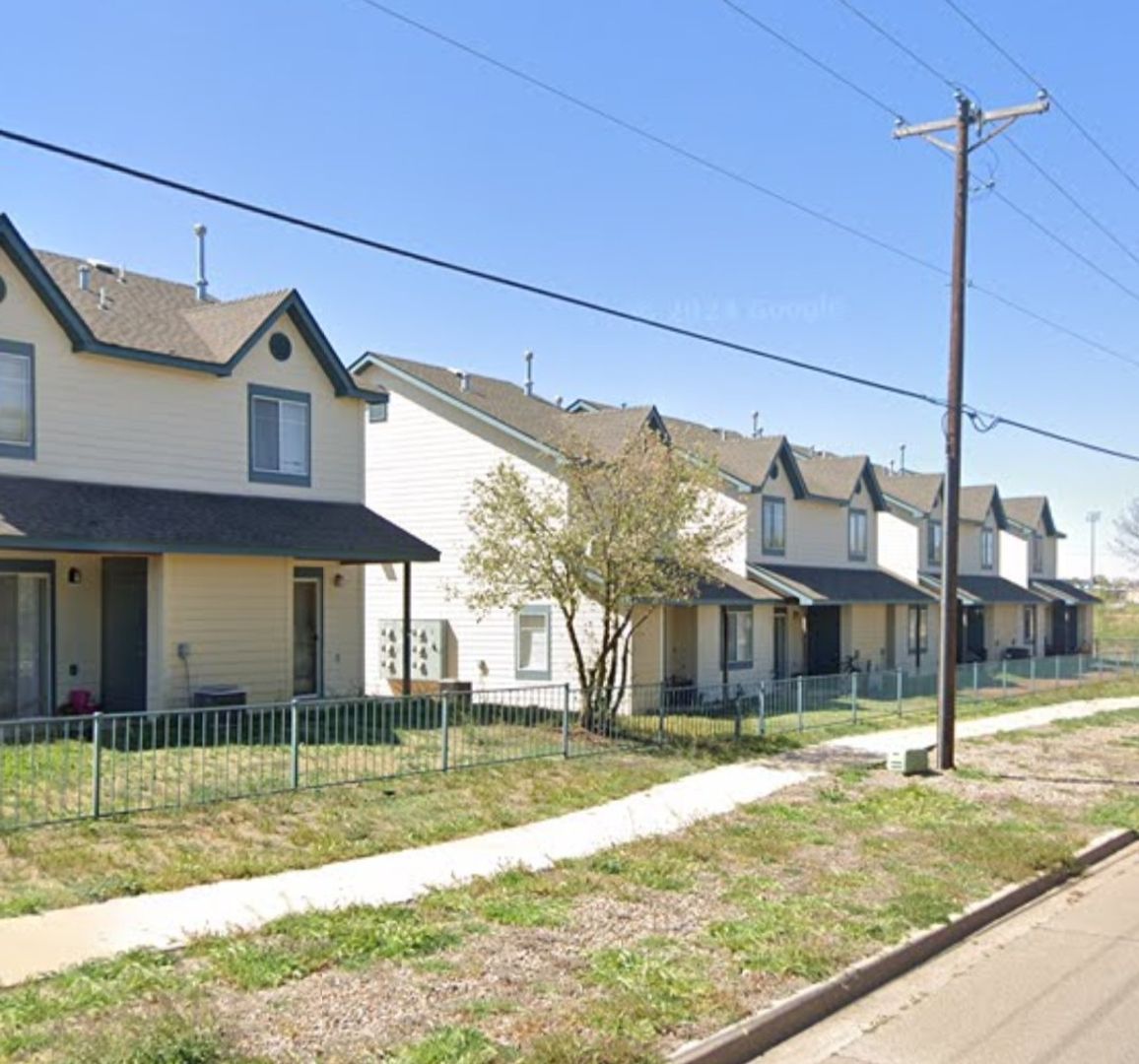 Clovis Apartment: 1100 Sycamore St.