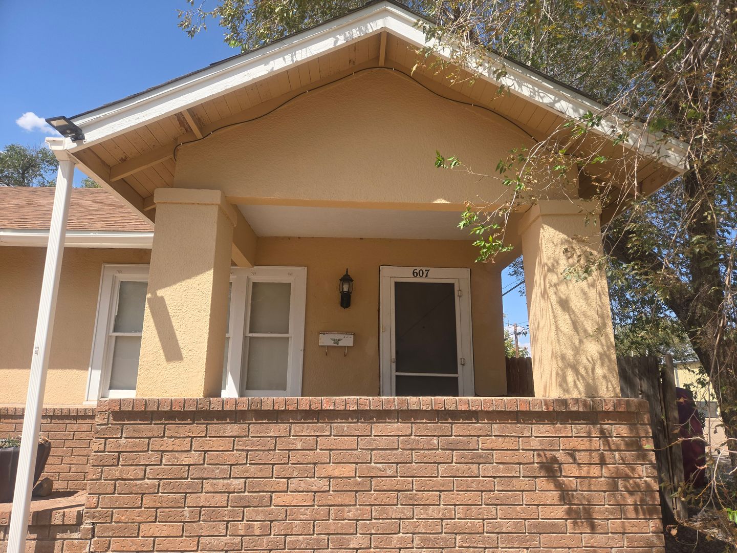 Roswell Apartment: 607/609 W. First
