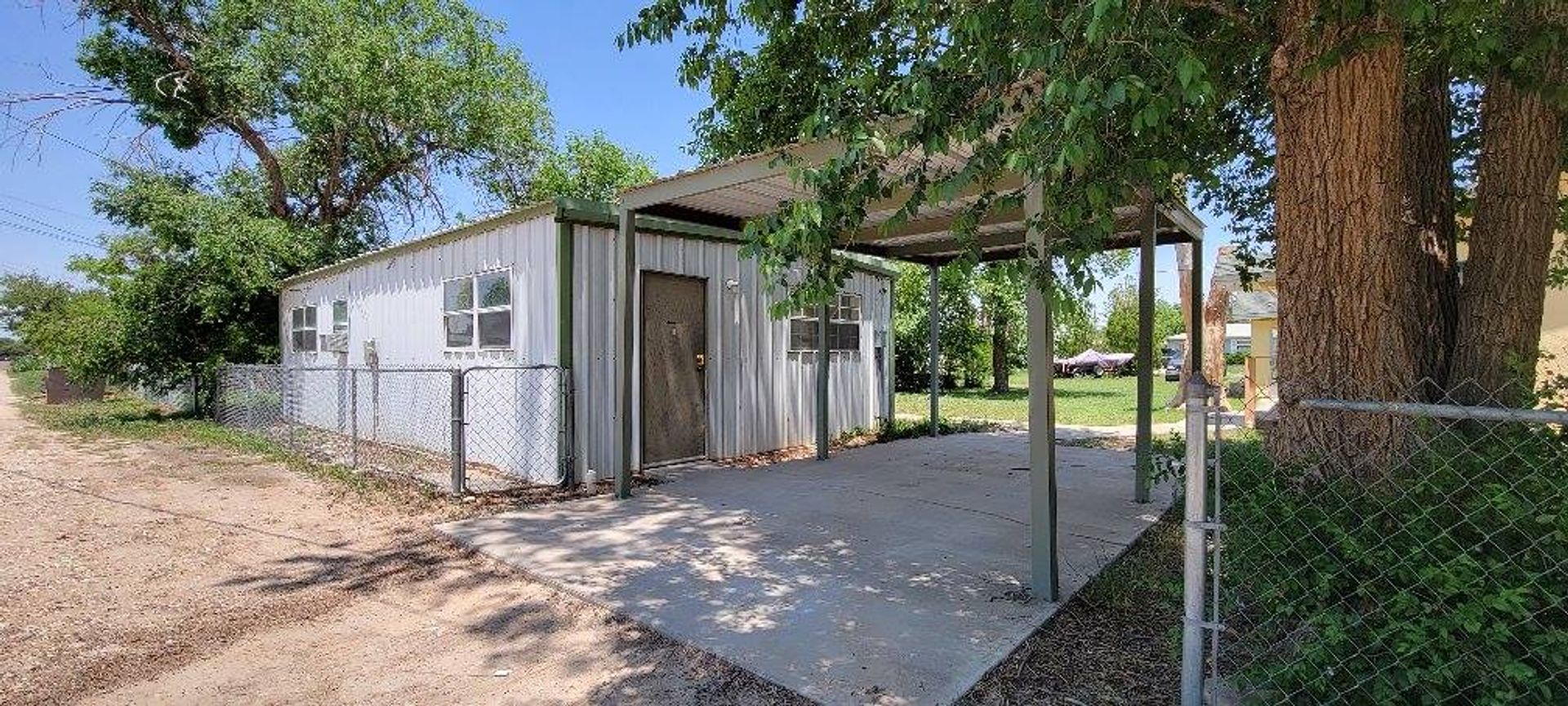 Portales Apartment: 901 W.  14th St
