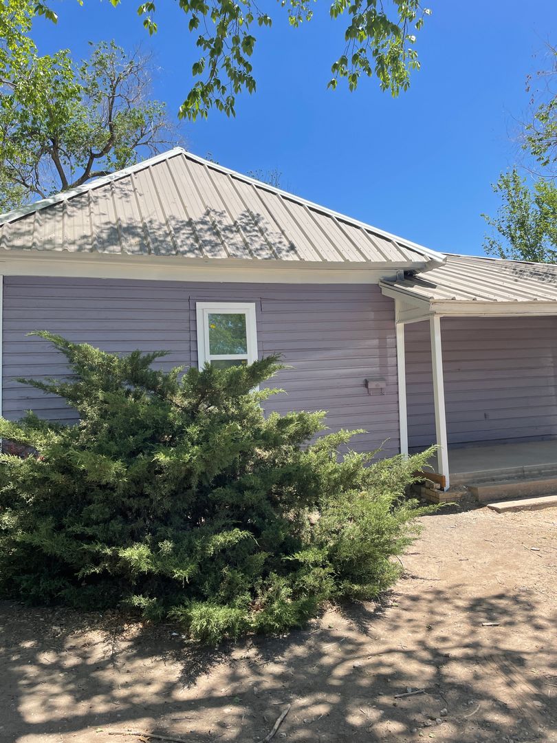 Roswell House: 107 S Lea Main House (390)