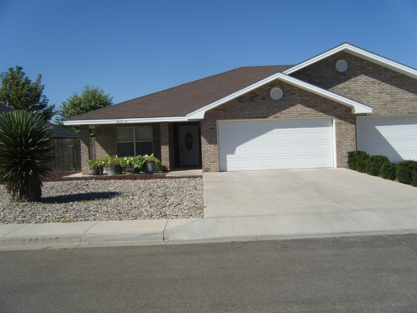 Roswell House: 3016-A Alhambra