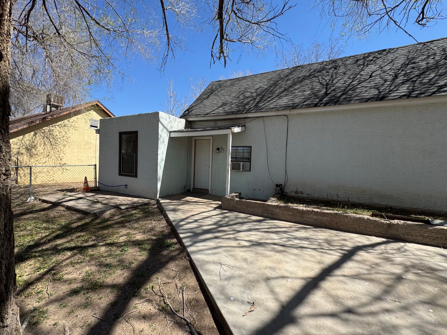 Roswell House: 501-A E 4th St (783)