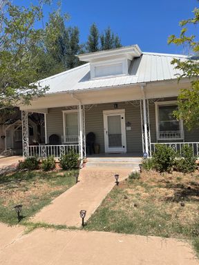 Cute Bungalow Style Home In the Historic District – photo 1