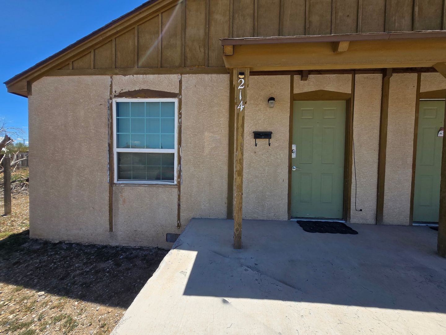 Roswell House: 214 W Mathews (1013)