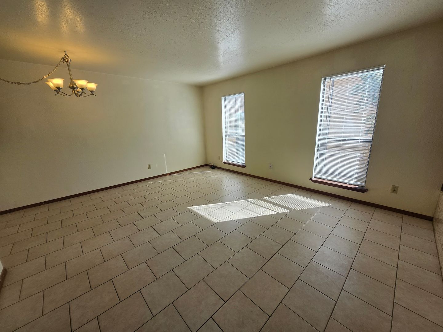 Roswell Apartment: 2806 W. Fourth