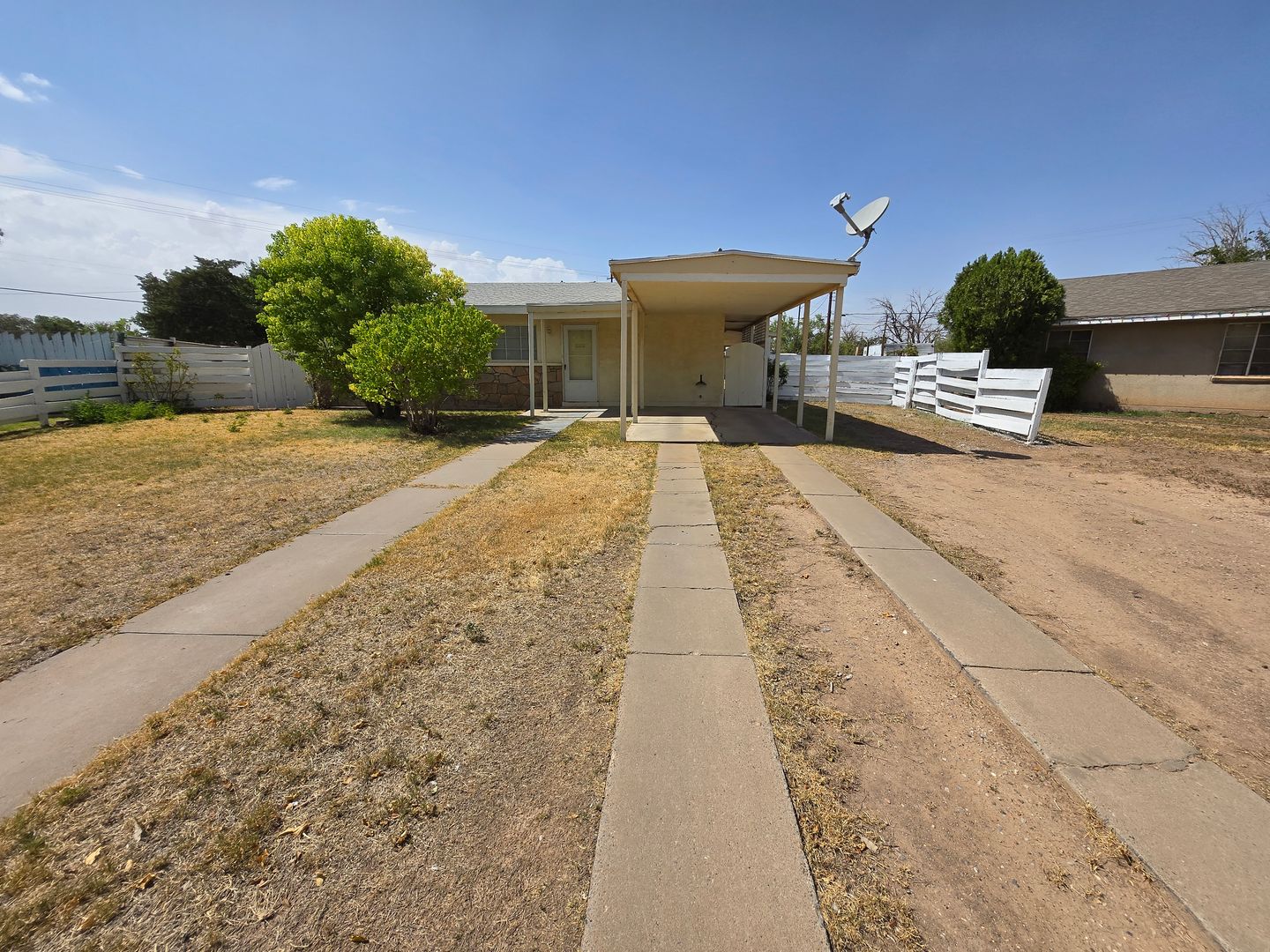 Roswell House: 1219 W Summit (744)