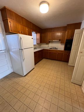 Cute 2 Bedroom 1 Bathroom Rental