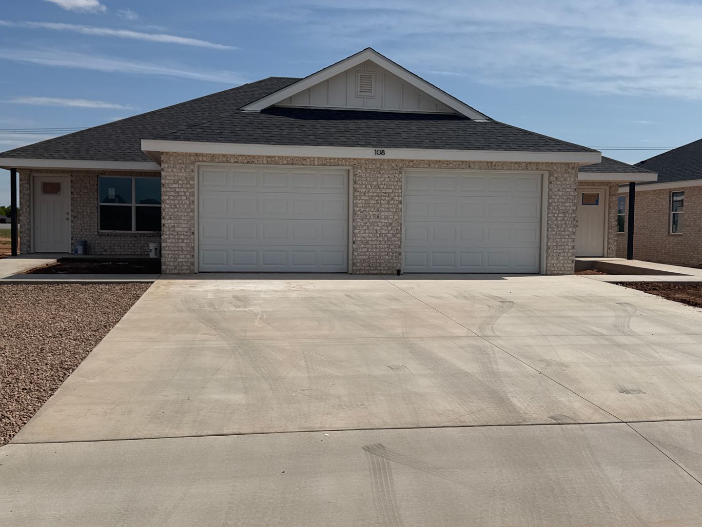 Clovis Apartment: 108 Chisum Dr.