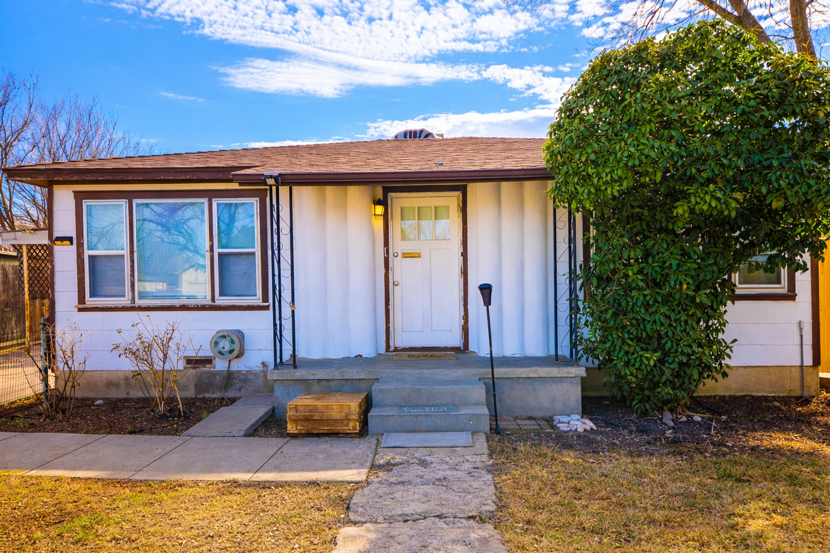 ROSWELL House: 1012 Crescent
