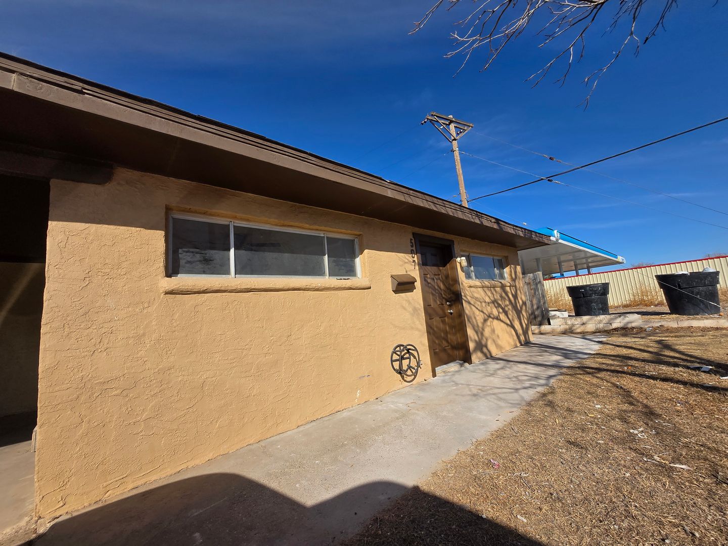 Roswell House: 507 W McGaffey St