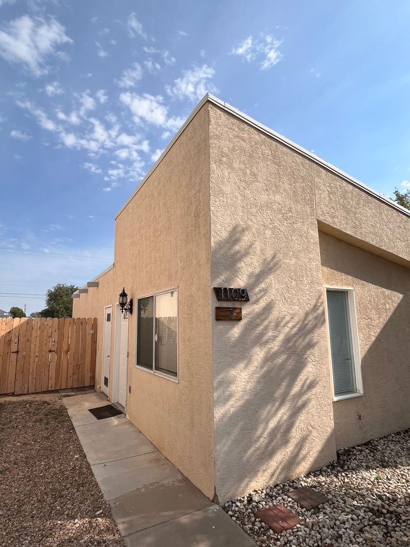 Roswell Apartment: 1109 W 7th