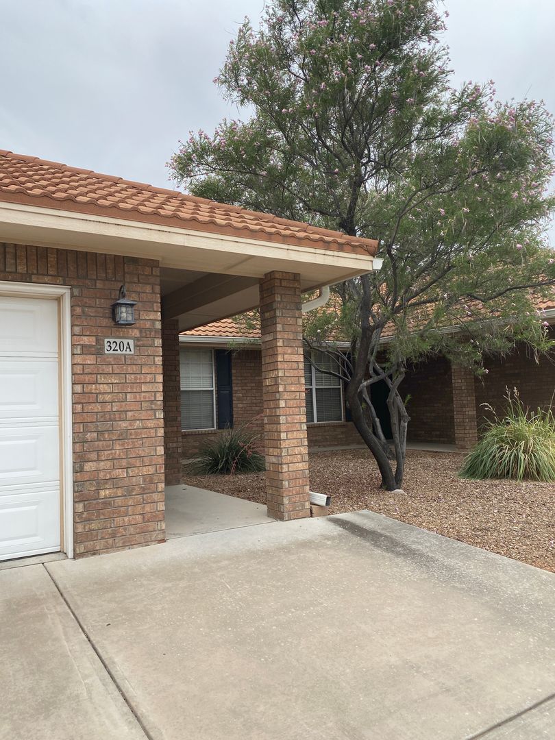 Roswell Apartment: 320 Sherrill Lane