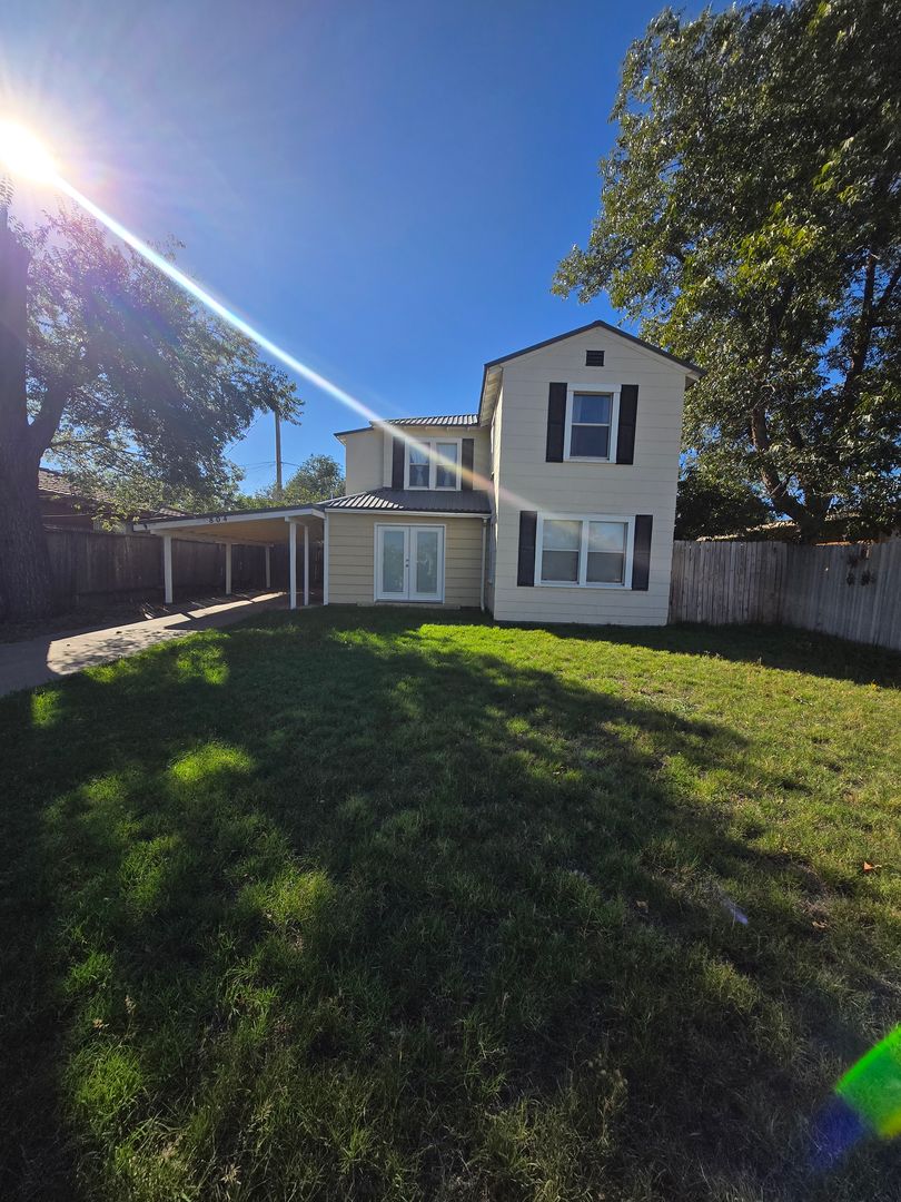 Roswell House: 804 N Washington Ave (149)